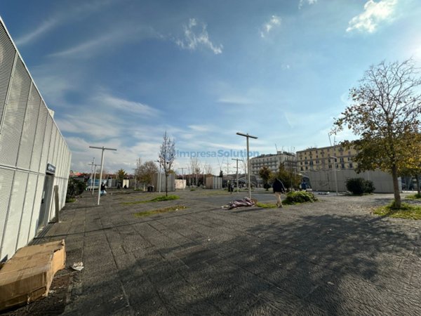 negozio in vendita a Napoli in zona Pendino / San Giuseppe