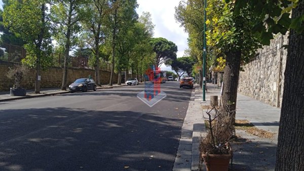 negozio in vendita a Napoli in zona Chiaia