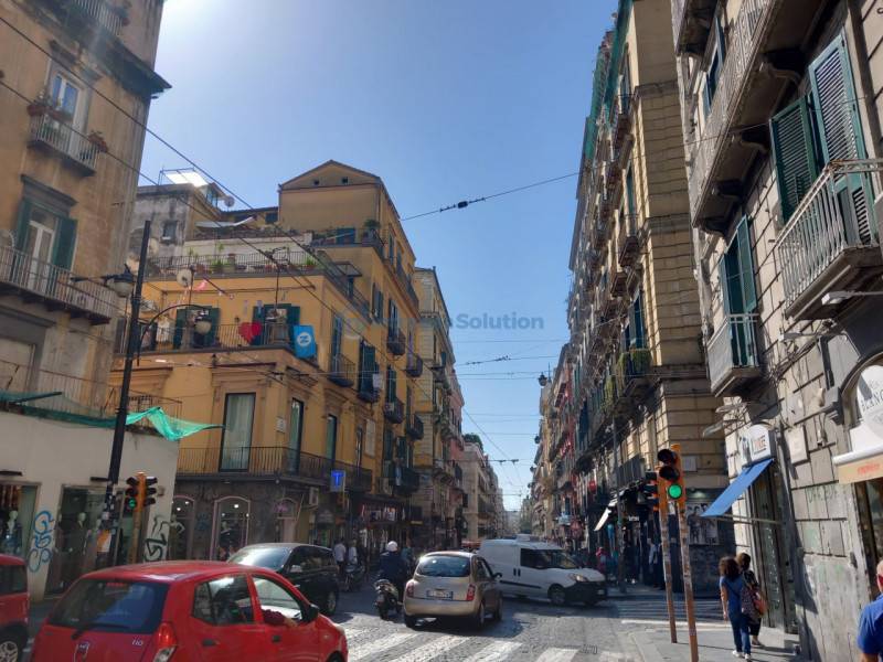 negozio in vendita a Napoli in zona Avvocata