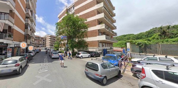 negozio in vendita a Napoli in zona Fuorigrotta