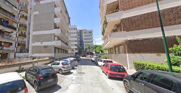 negozio in vendita a Napoli in zona Fuorigrotta