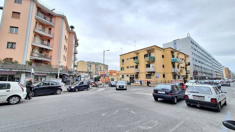 ufficio in vendita a Napoli in zona Bagnoli