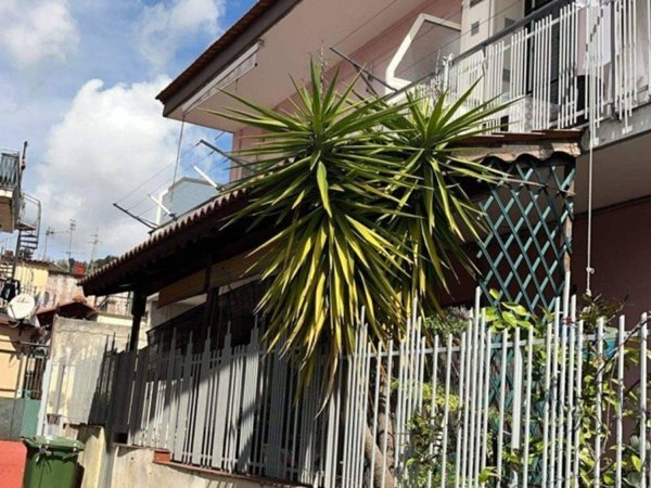 appartamento in vendita a Napoli in zona Bagnoli