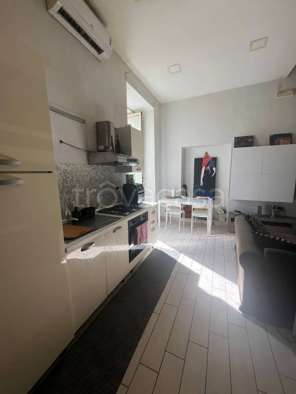 appartamento in vendita a Napoli in zona San Carlo all'Arena