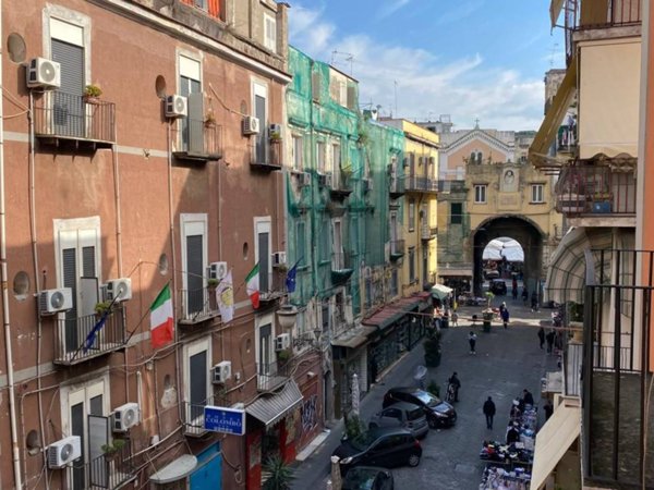 appartamento in vendita a Napoli in zona Pendino / San Giuseppe