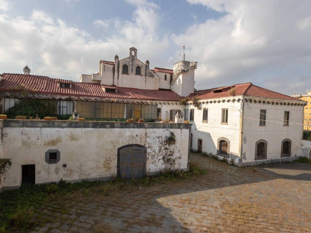 intera palazzina in vendita a Napoli in zona Posillipo