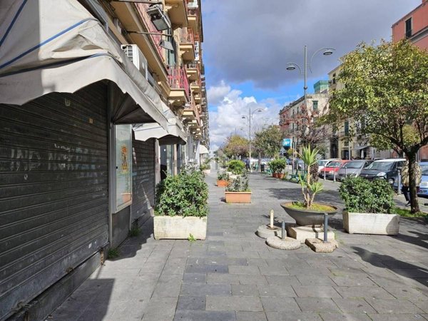 negozio in vendita a Napoli in zona Ponticelli