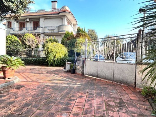 casa indipendente in vendita a Napoli