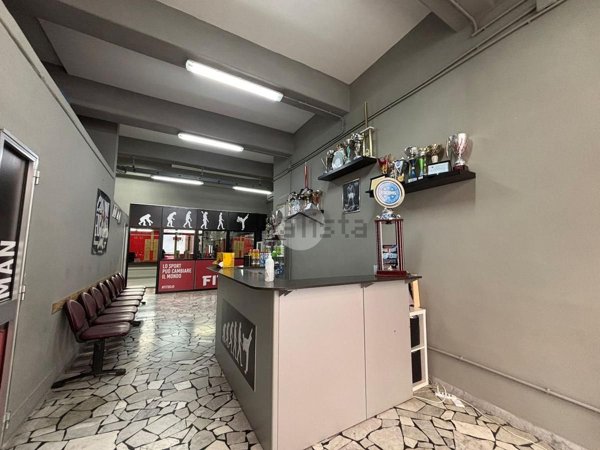appartamento in vendita a Napoli in zona San Carlo all'Arena