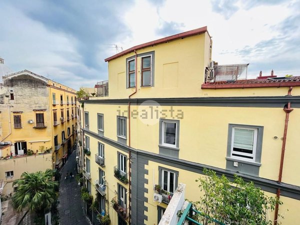 appartamento in vendita a Napoli in zona Chiaia