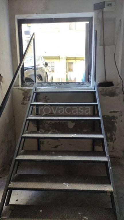 locale commerciale in vendita a Napoli in zona Vomero