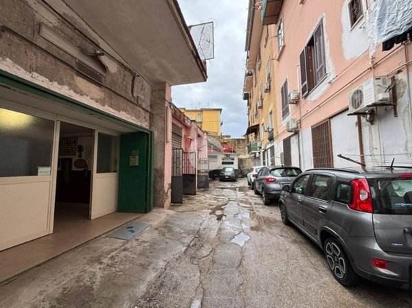 negozio in vendita a Napoli in zona Capodichino