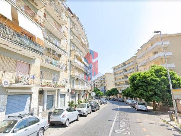 locale commerciale in vendita a Napoli in zona Arenella
