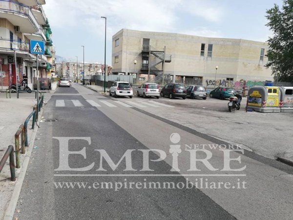 negozio in vendita a Napoli in zona Capodimonte / Colli Aminei