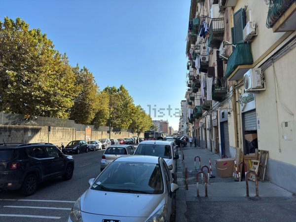 locale commerciale in vendita a Napoli in zona Vicaria