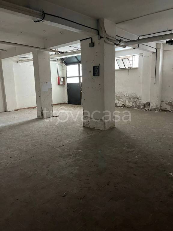 negozio in vendita a Napoli in zona Stella