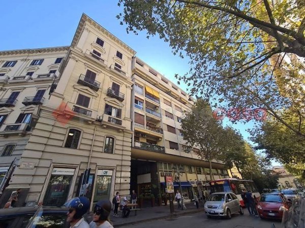 negozio in vendita a Napoli in zona Vomero