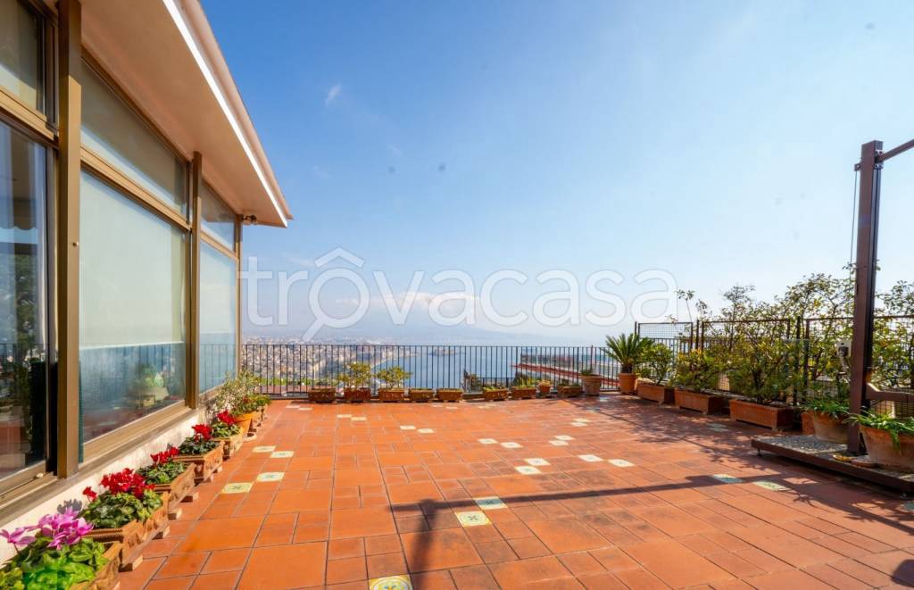 appartamento in vendita a Napoli in zona Posillipo