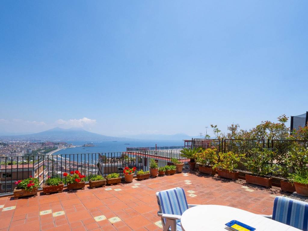 appartamento in vendita a Napoli in zona Posillipo