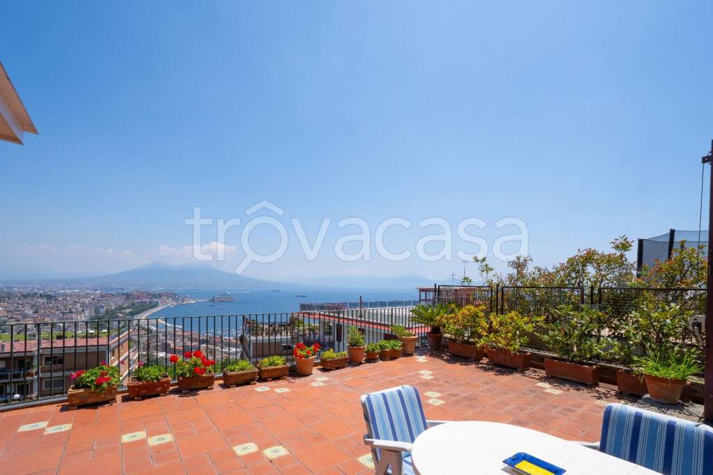 appartamento in vendita a Napoli in zona Posillipo