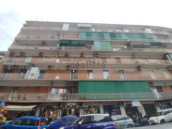 appartamento in vendita a Napoli in zona San Carlo all'Arena