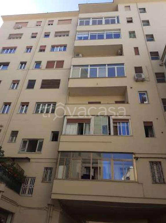 appartamento in vendita a Napoli in zona Chiaia