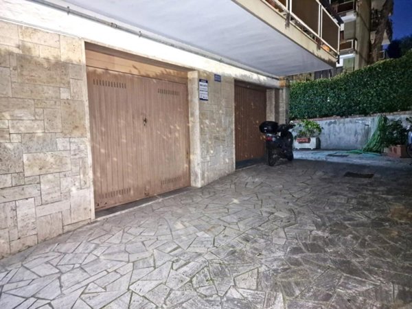 ufficio in vendita a Napoli in zona Arenella