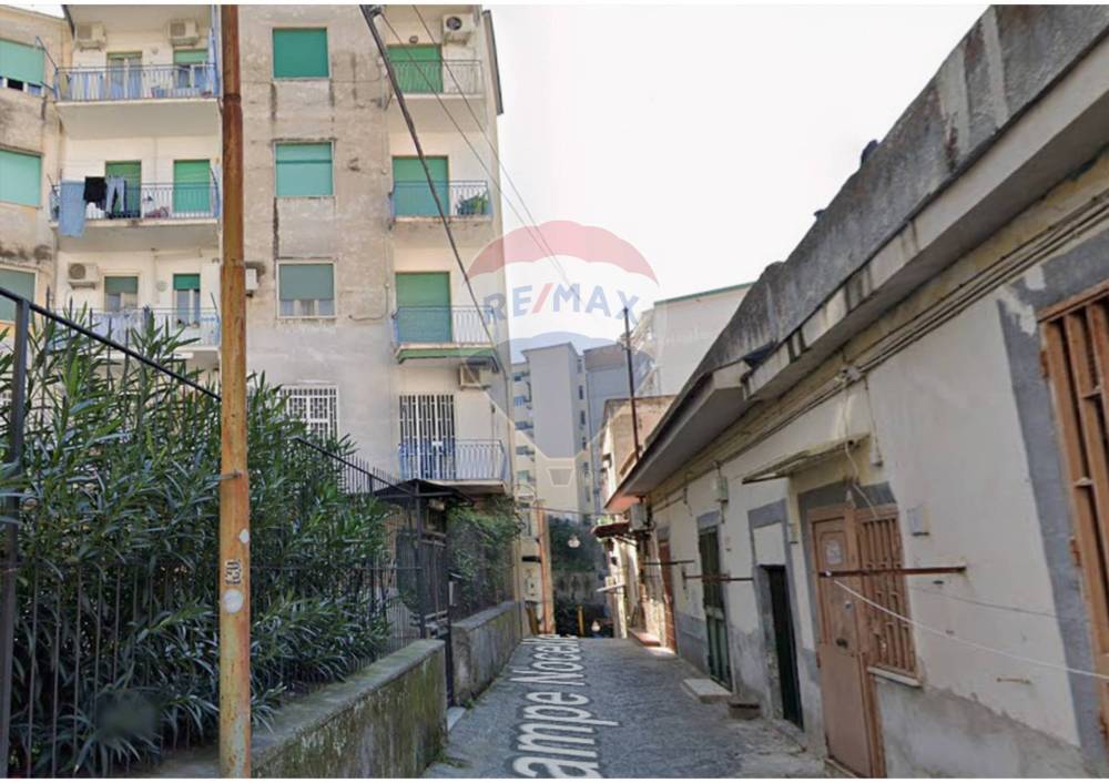 appartamento in vendita a Napoli in zona Avvocata