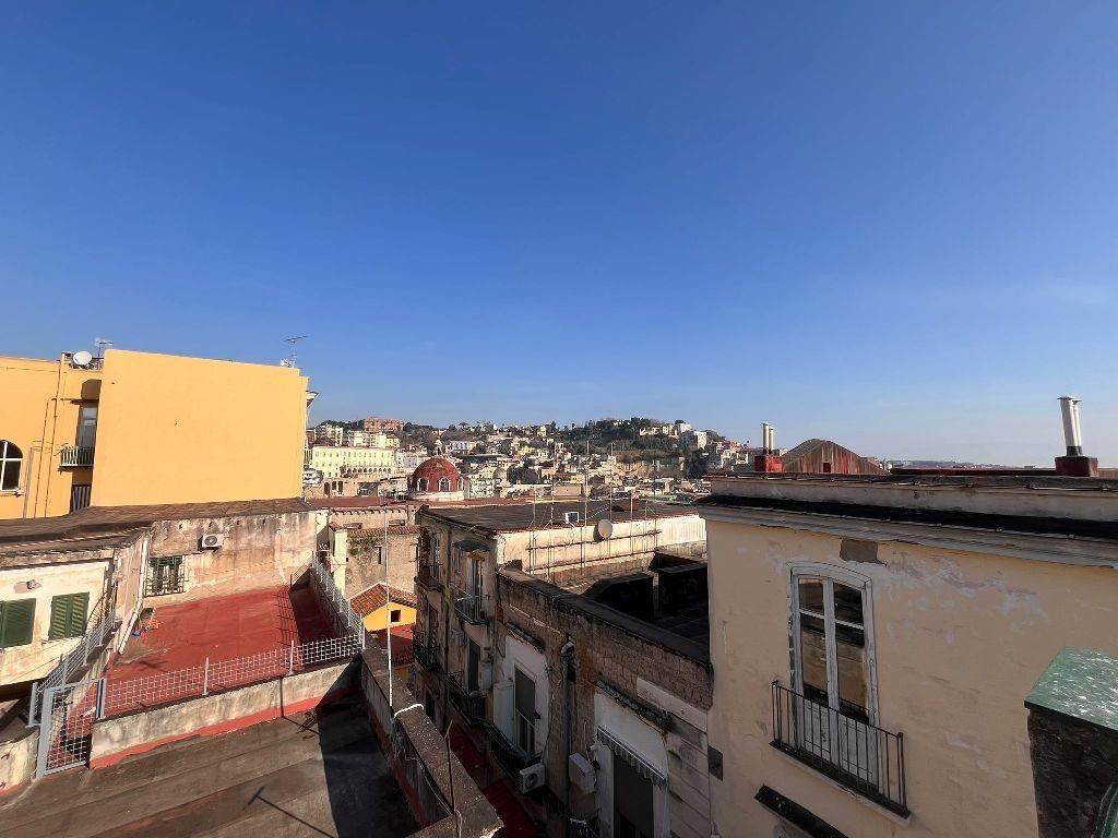 appartamento in vendita a Napoli in zona Stella