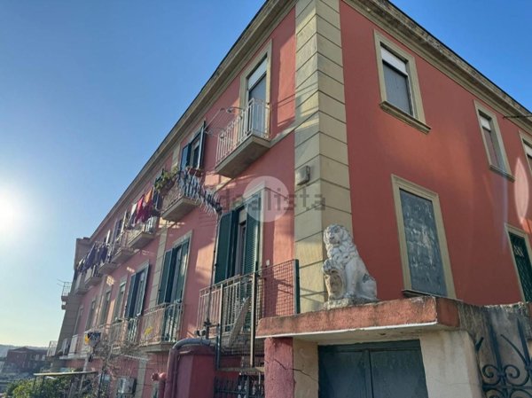 appartamento in vendita a Napoli in zona San Carlo all'Arena