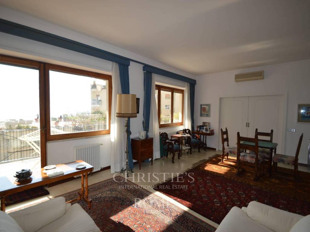 appartamento in vendita a Napoli in zona Posillipo