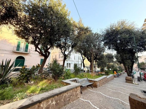 quadrivano in vendita a Napoli in zona Bagnoli
