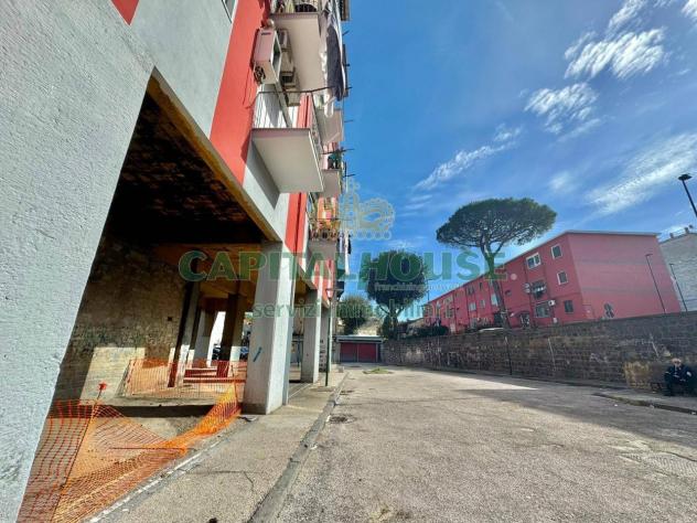 negozio in vendita a Napoli in zona Fuorigrotta