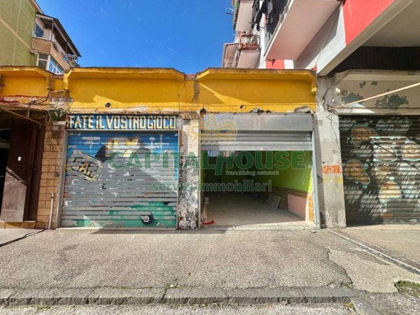 negozio in vendita a Napoli in zona Fuorigrotta
