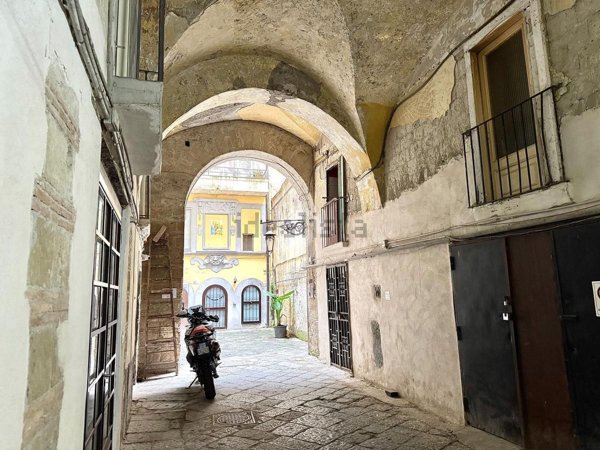 appartamento in vendita a Napoli in zona San Lorenzo