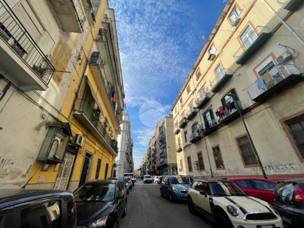 appartamento in vendita a Napoli in zona San Carlo all'Arena