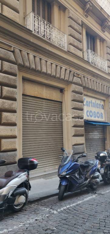 negozio in vendita a Napoli in zona Porto