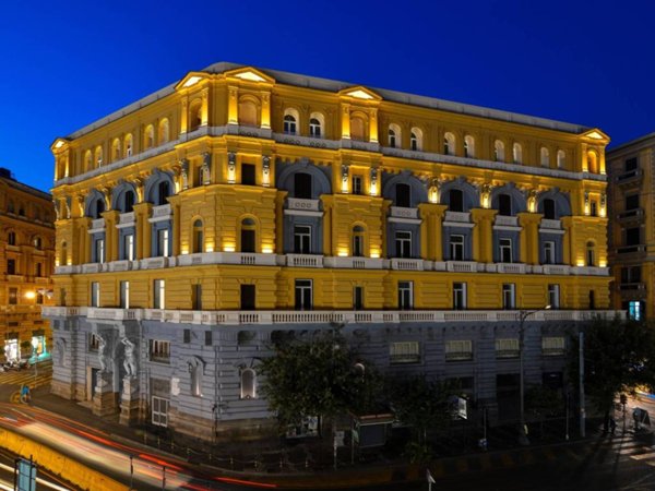 appartamento in vendita a Napoli in zona Stella