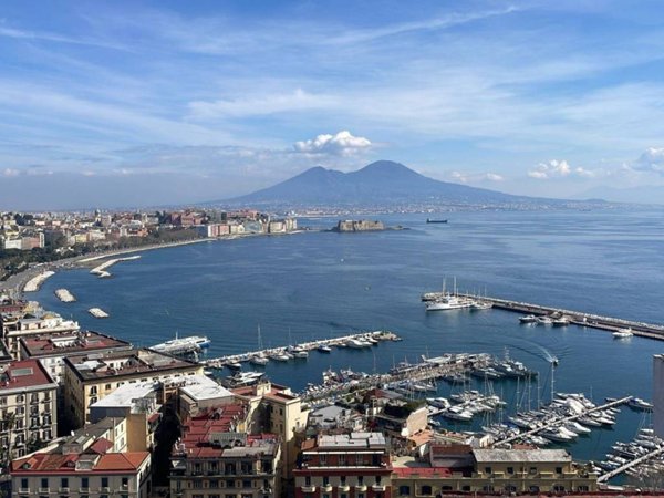 appartamento in vendita a Napoli in zona Bagnoli