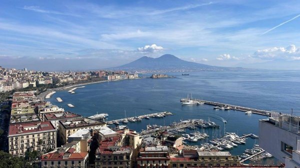 appartamento in vendita a Napoli in zona Bagnoli