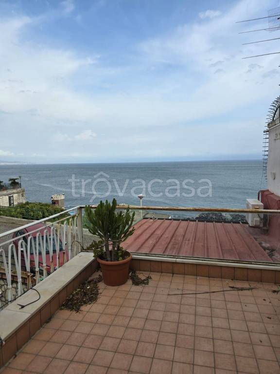 appartamento in vendita a Napoli in zona Posillipo