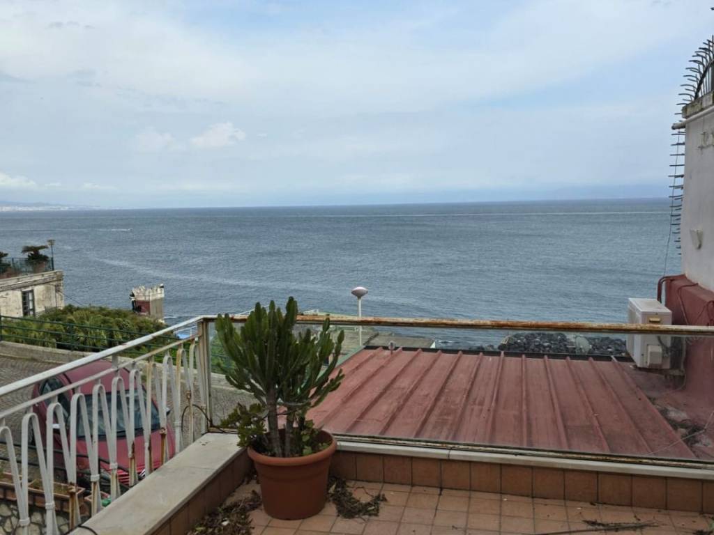 appartamento in vendita a Napoli in zona Posillipo