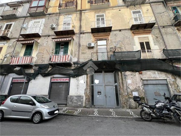 locale commerciale in vendita a Napoli in zona San Giovanni a Teduccio