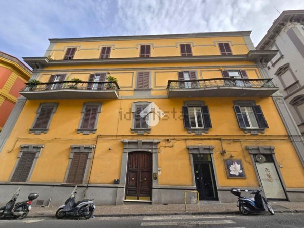 appartamento in vendita a Napoli in zona Chiaia