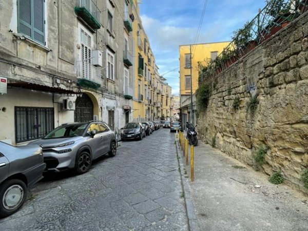 negozio in vendita a Napoli in zona Arenella