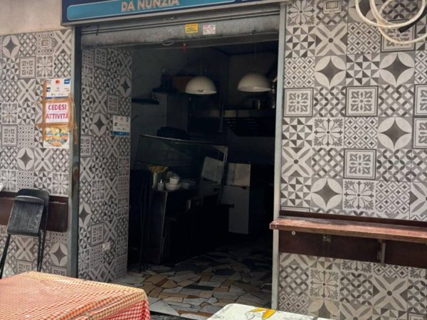 negozio in vendita a Napoli in zona Mercato