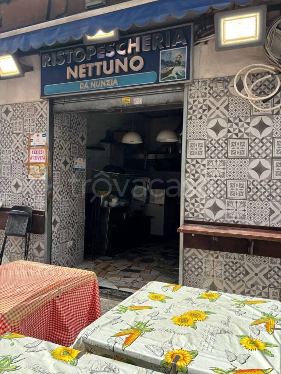 negozio in vendita a Napoli in zona Pendino / San Giuseppe