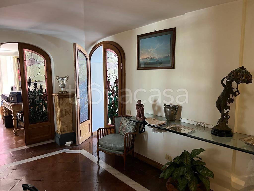 appartamento in vendita a Napoli in zona Chiaia
