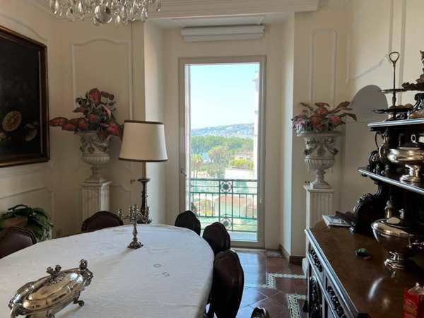 appartamento in vendita a Napoli in zona Chiaia
