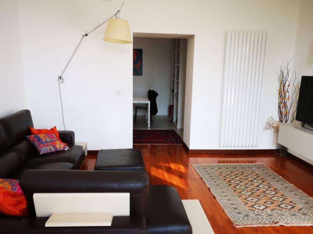 appartamento in vendita a Napoli in zona Chiaia
